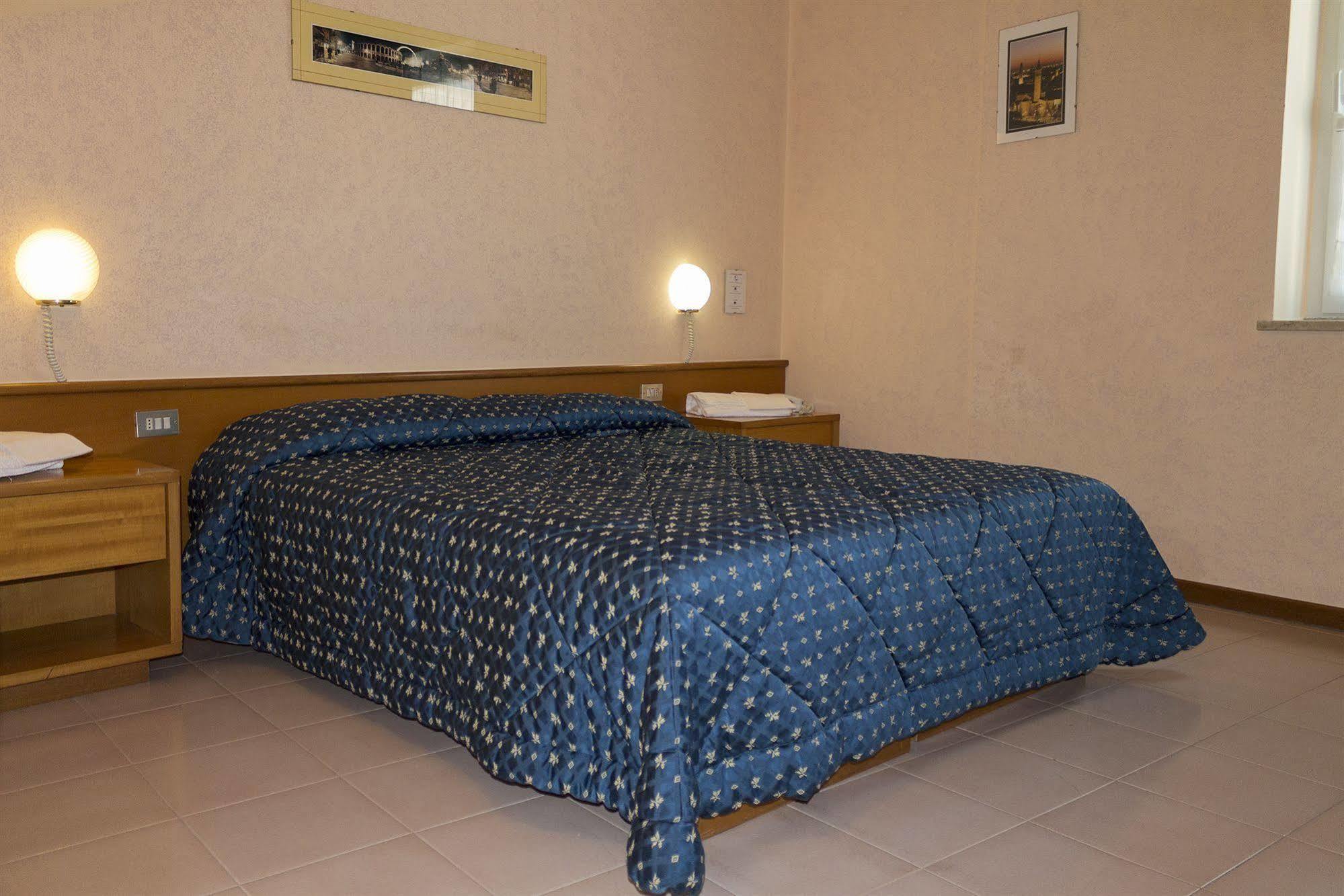 Hotel Europa Dossobuono Dış mekan fotoğraf