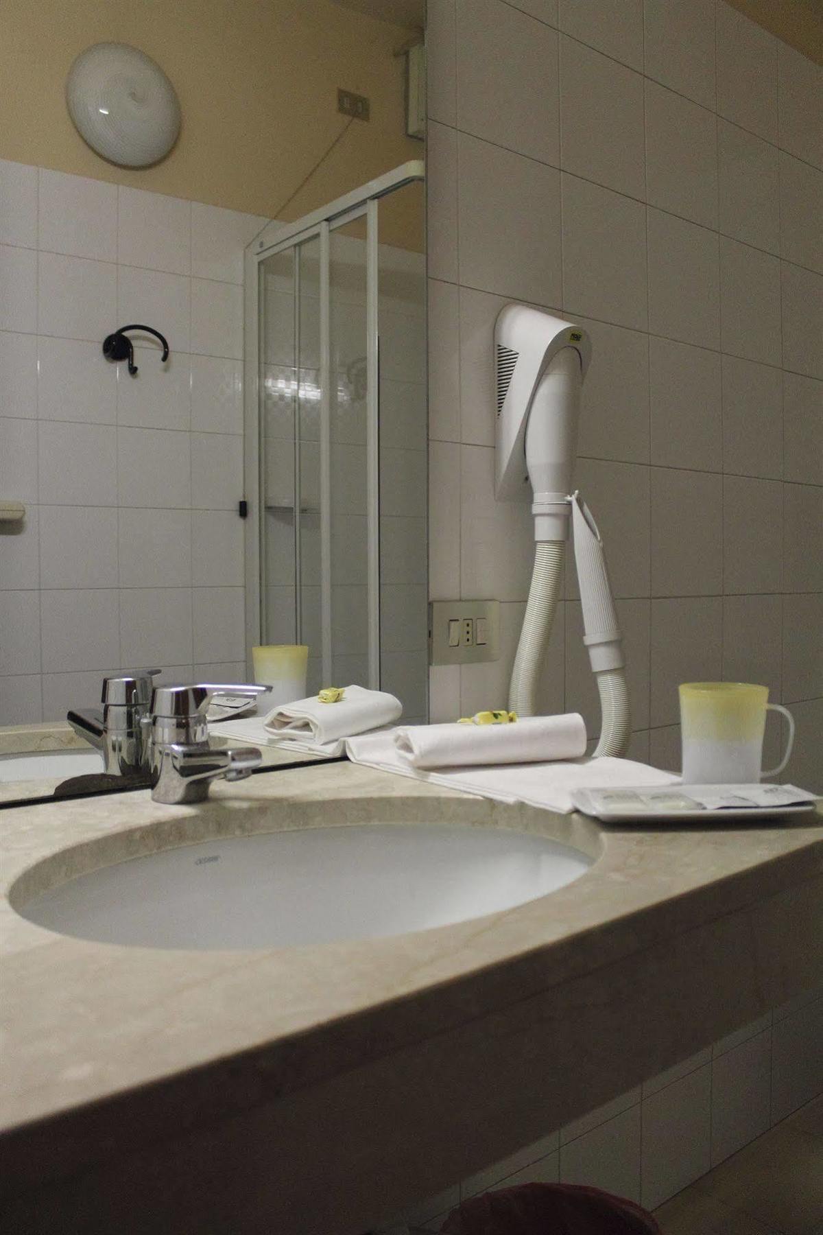 Hotel Europa Dossobuono Dış mekan fotoğraf